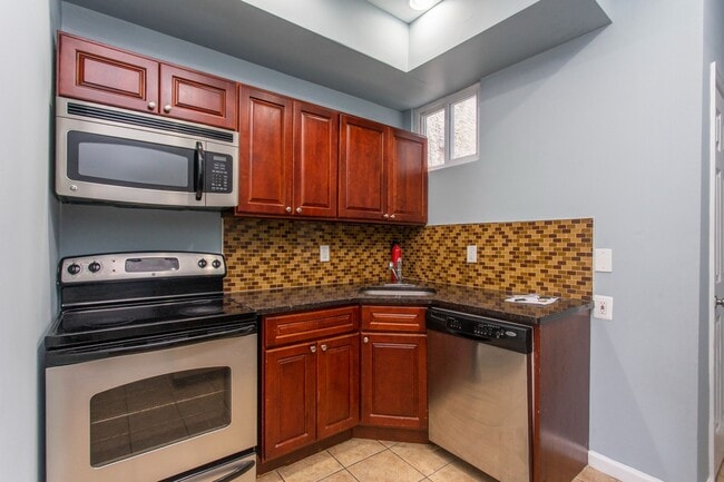 Building Photo - 2016 N 18th St Unit 2