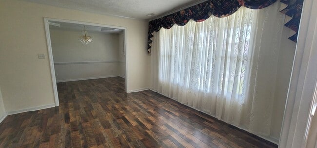 Photo - Beautiful 3 Bedro Brick Ranch Home w/ Bonus Room- Minutes from Interstate and Close to Shopping.