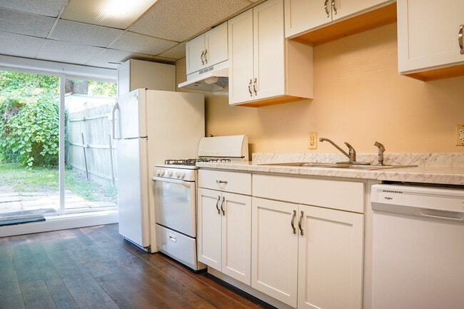 Building Photo - 435 N Water St Unit 5