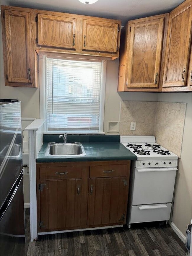 Kitchen - 529 McCourtie St Unit Apt# 1