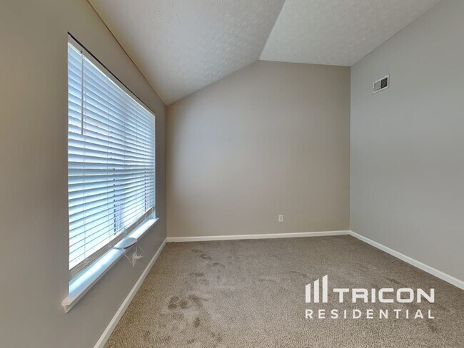 Photo - 717 Overlook Crest