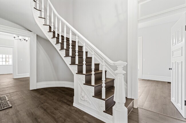 Photo - 7 N Limestone St