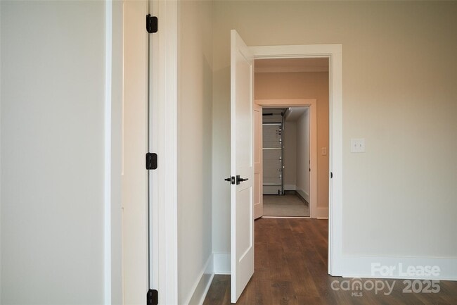 Photo - 1302 E 10th St