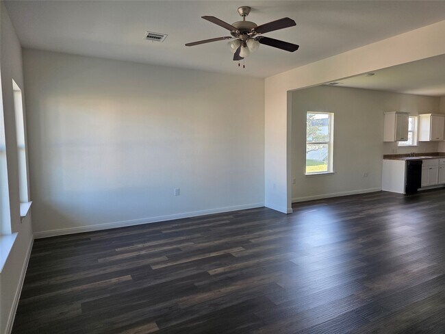 Photo - 6303 White Oak Dr