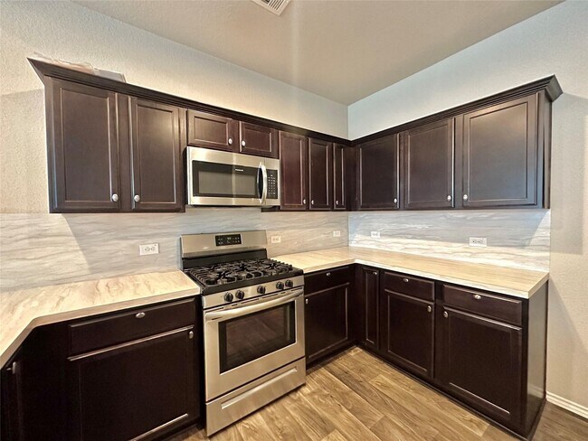 Photo - 5410 Pembrokeshire Cir
