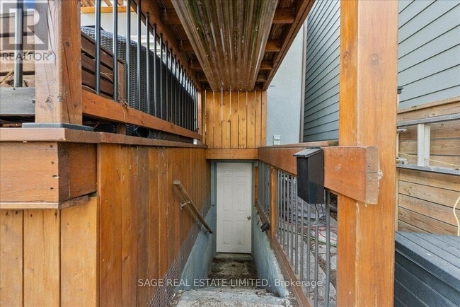 Photo - 207 Cedarvale Ave