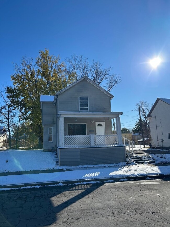 Building Photo - NEW 3 bedroom listing - COMING SOON!!