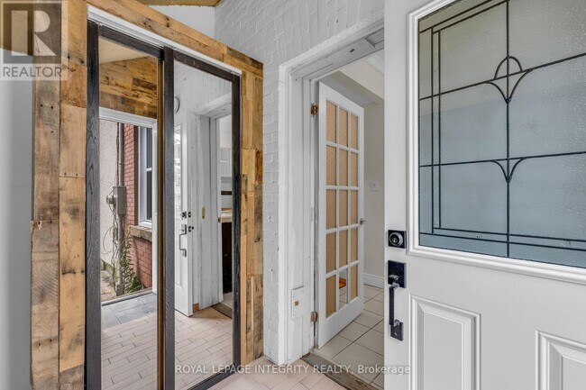 Photo - 111 Spadina Ave Unit 2