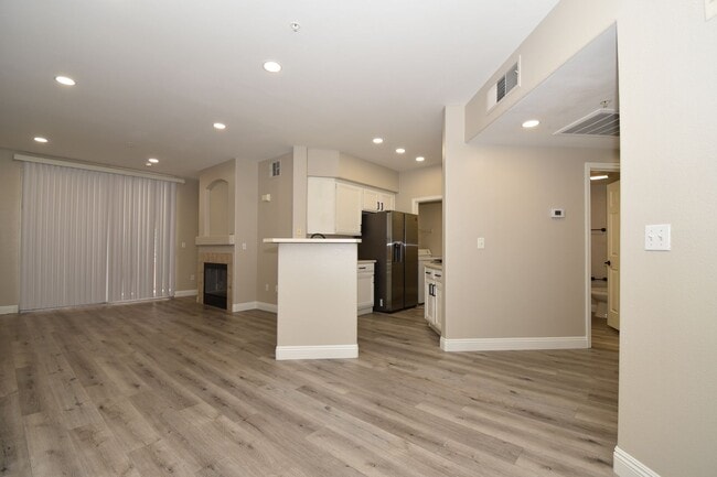 UPGRADED LOVELY 2 BED 2 BATH CONDO AT VISTANA - UPGRADED LOVELY 2 BED 2 BATH CONDO AT VISTANA Unit 207