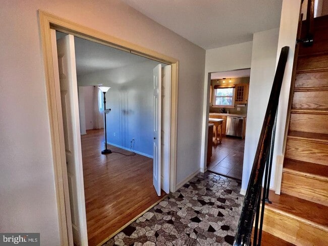 Photo - 918 Rockwell Rd