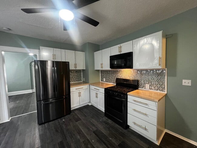 Building Photo - 64 Fairview St Unit #1S