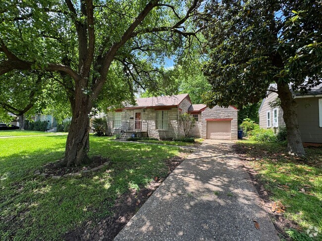 Building Photo - Super cute with Large fully fenced yard. Rental