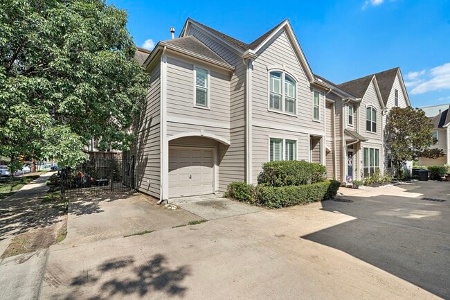 Building Photo - 2915 Chenevert St