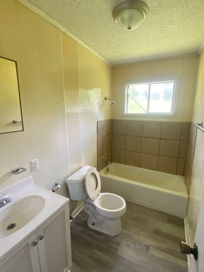 Photo - Renovated 2 Bedroom 1 Bath Unit for Rent! Unit 104
