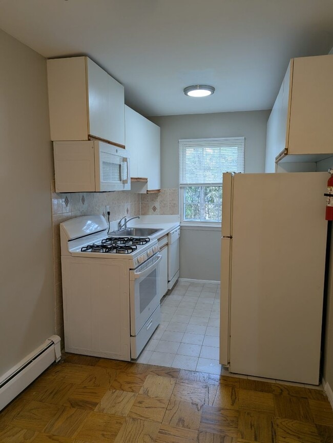 Building Photo - 1C Hemlock Dr Unit 148