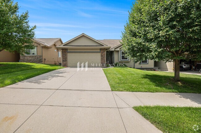 Building Photo - Ranch Townhome in Shadow View