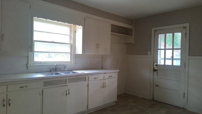 Photo - 1605 W 31st Ave