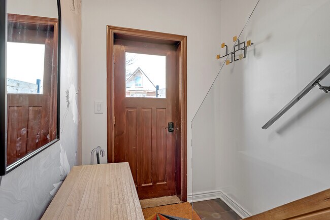 Photo - 195 Osler St Unit 1