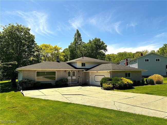 Building Photo - 2600 Greenlawn Dr Rental
