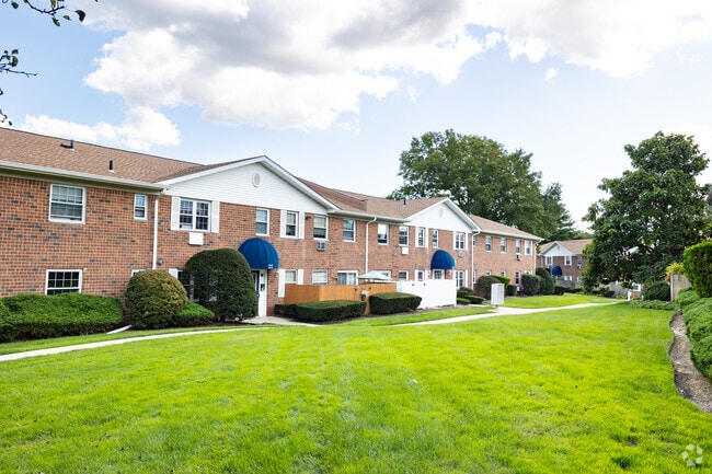 Photo - 460 Old Town Rd