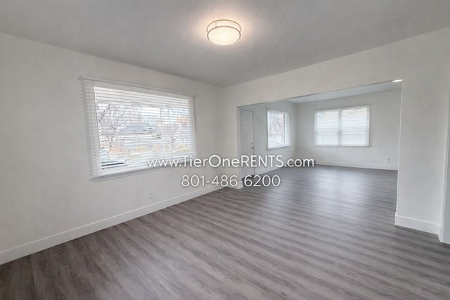 Photo - NO DEPOSIT option available for qualified renters with Obligo Unidad A