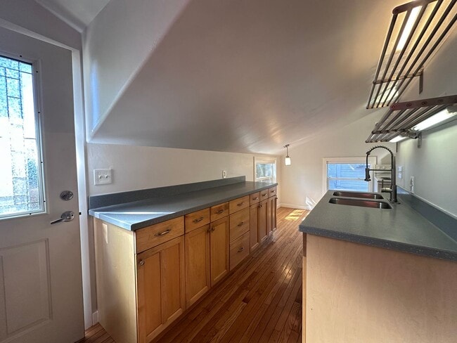 4238 2nd Ave Unit C