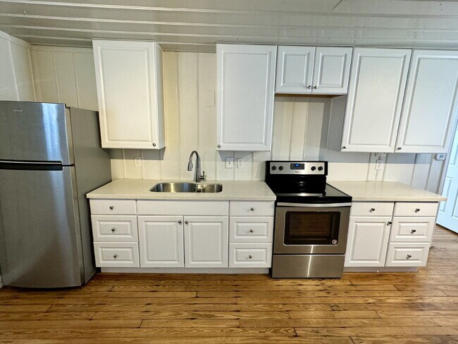 Photo - Perfectly Updated 1 Bedroom- very close to the university