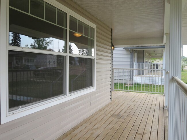 Photo - 5015-5053 53 St