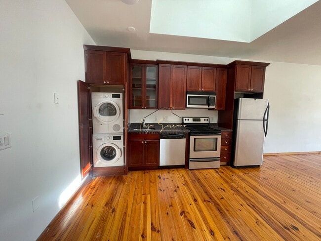 Building Photo - 600 Columbia Rd Unit 27