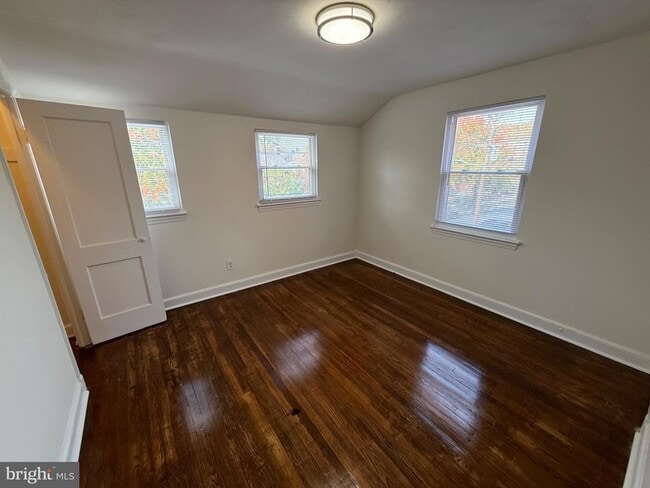 374 Chaplin St SE