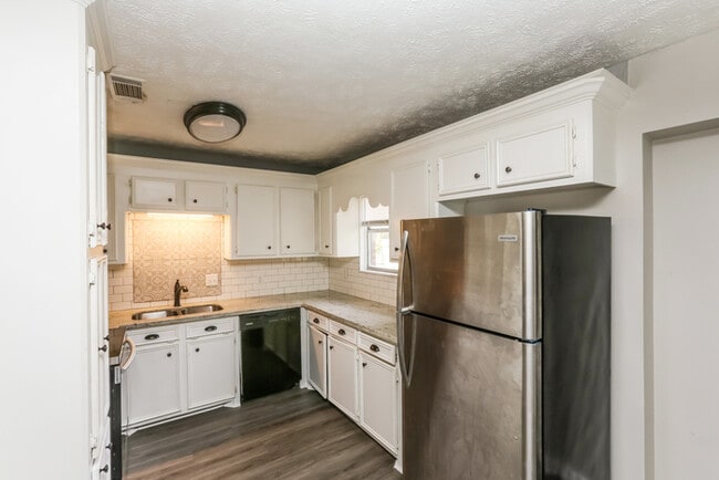 Photo - 329 Lionel Rd