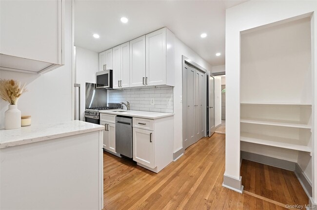 Building Photo - 5823 Fieldston Rd Rental