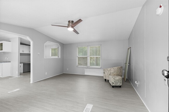 Photo - 184 Lions Cir