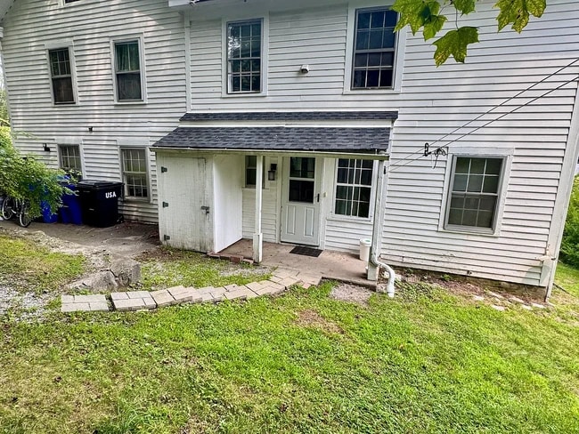 Building Photo - 111 Rockwell St Unit A