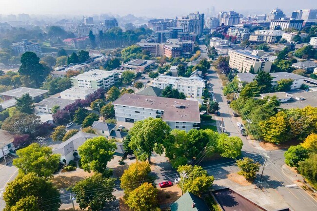 Photo - Buckingham Manor