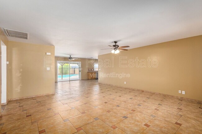 Photo - 1885 E Alameda Dr