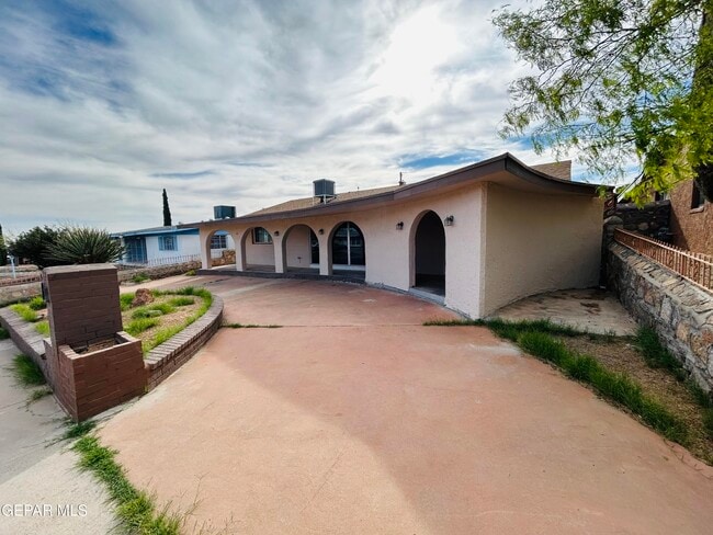 Photo - 805 Chile Pl