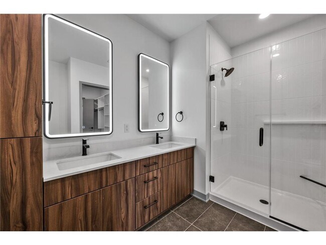 Photo - 640 Wisconsin Ave N Unidad 405