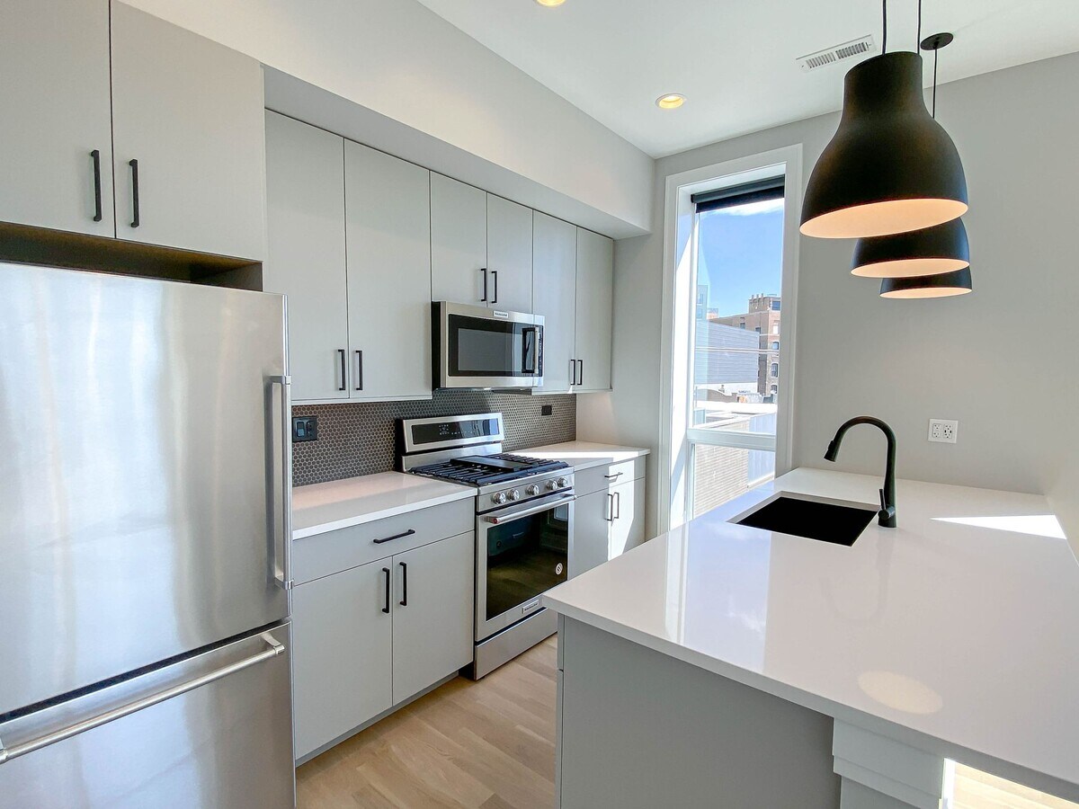 Photo - 1058 W Cornelia Ave Apartments Unit 302