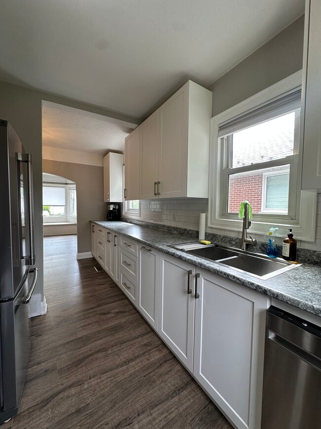 Photo - 1-390 Division Street Oshawa ON