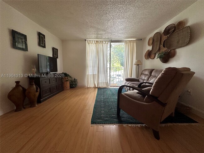 Building Photo - 1720 NW N River Dr Unit 305
