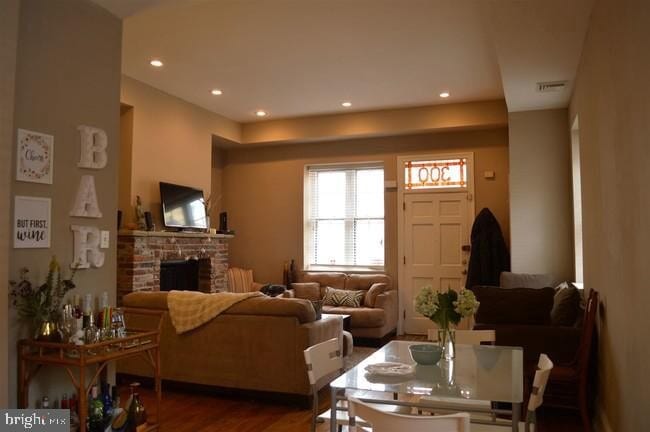 Building Photo - 300 Lombard St