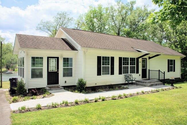 Photo - Knoxville 37914 - FULLY FURNISHED! 3 bedroom, 2 bath home - SHORT TERM LEASE AVAILABLE - Contact ...