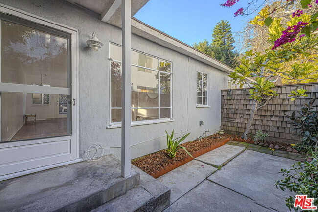 Building Photo - 1941 Euclid St Unit 3 Rental