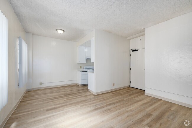 1BR, 1BA - 750SF - Living Room