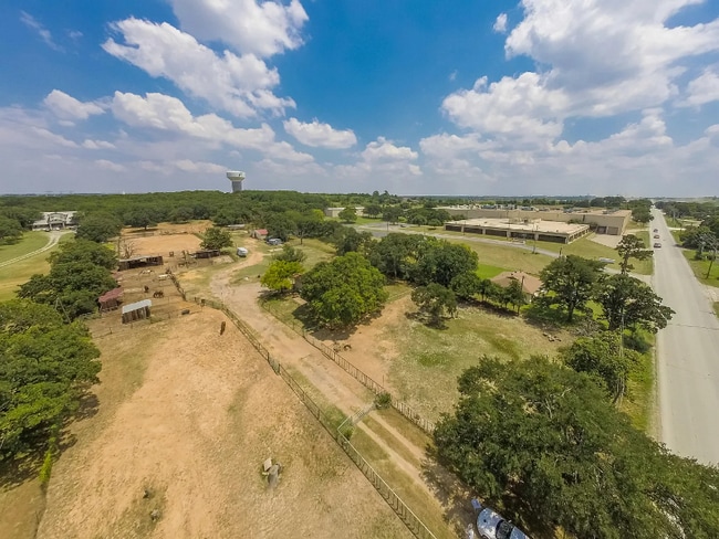 Photo - 411 S Dick Price Rd