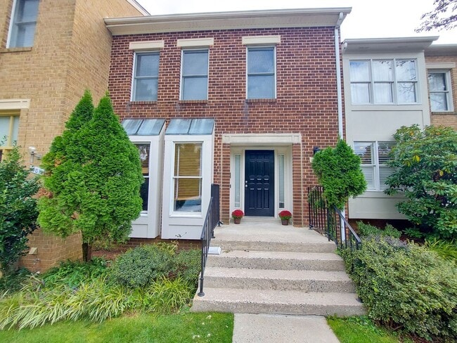 Photo - Gorgeous 2BR/3.5BTH Townhome in desirable Neighborhood of StoneyBrook in Rockville