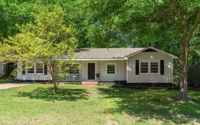 Building Photo - 807 Crestview Dr