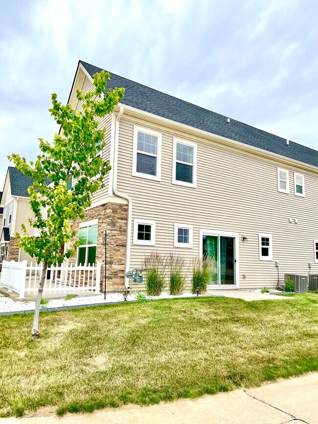 Photo - 3014 SE Glenstone Dr