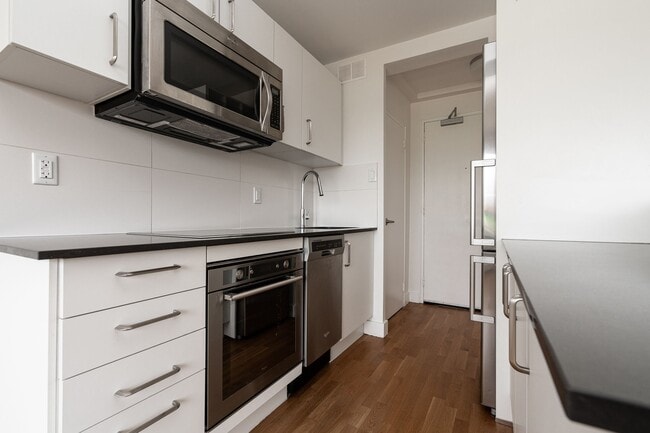 Building Photo - 265 Russell Hill Road Unit 101